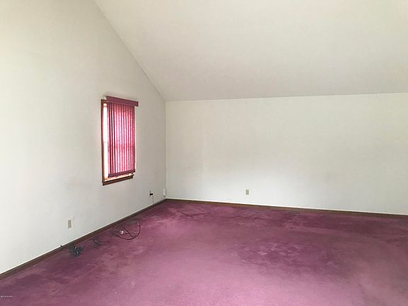 2nd image of 750 Pearl St