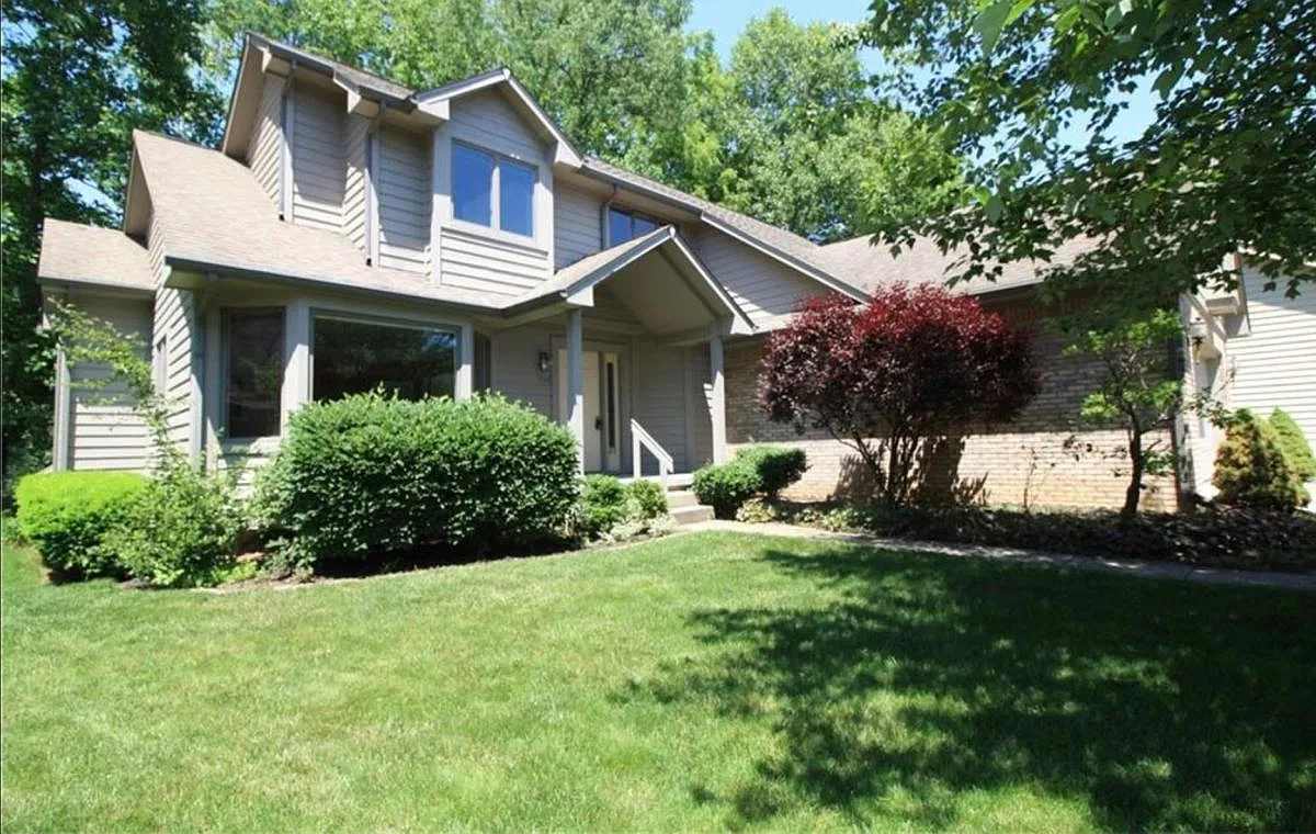 Beautiful landscaping - 1112 Bitterwood Ct