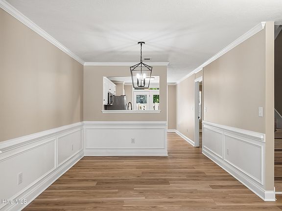 3rd image of 542 Laniers Way
