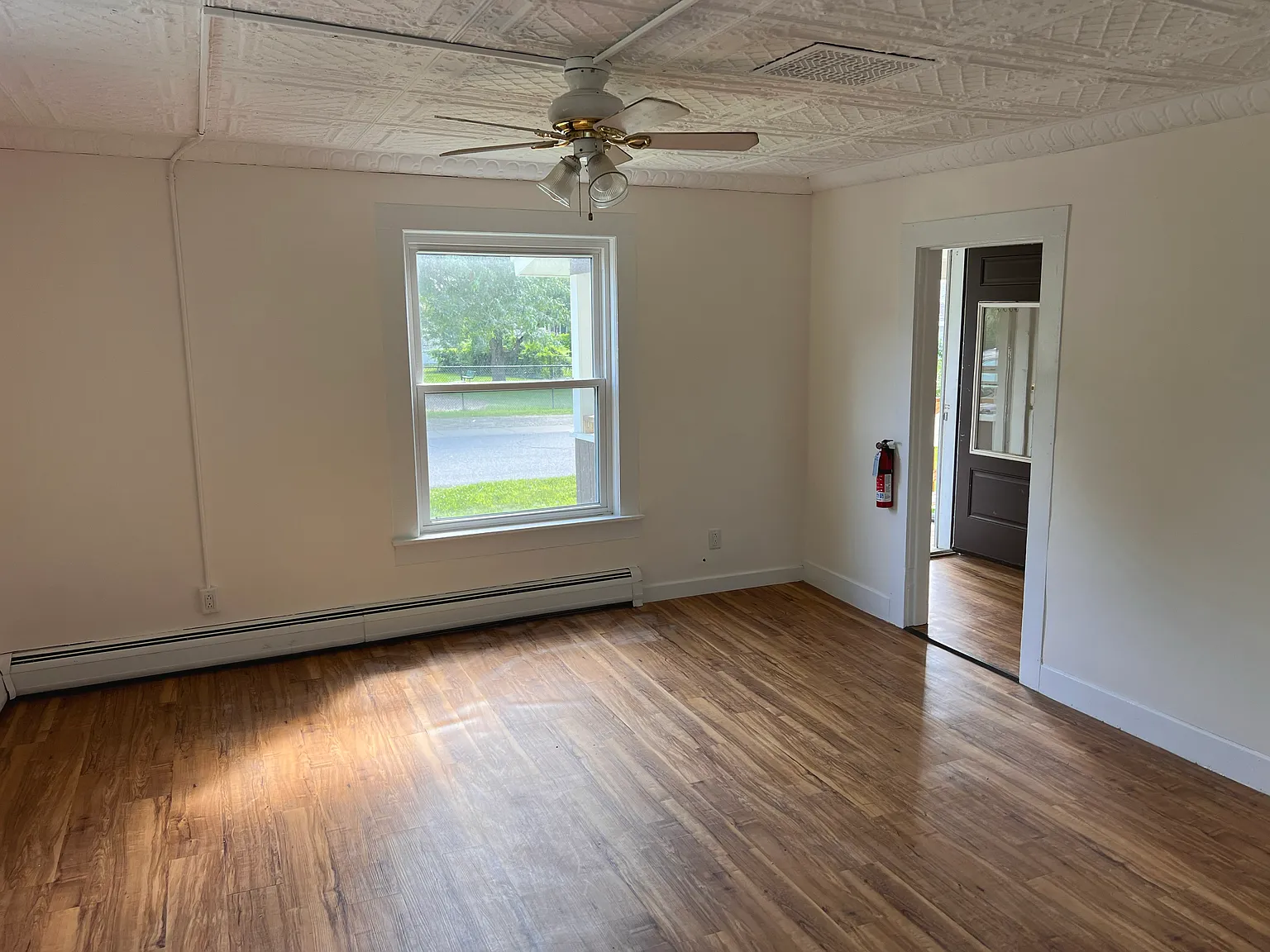 3 bed, 1200 sqft, $2,000 — Photo 3