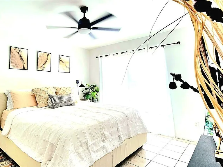 319 SE 24th Ave — Photo 4