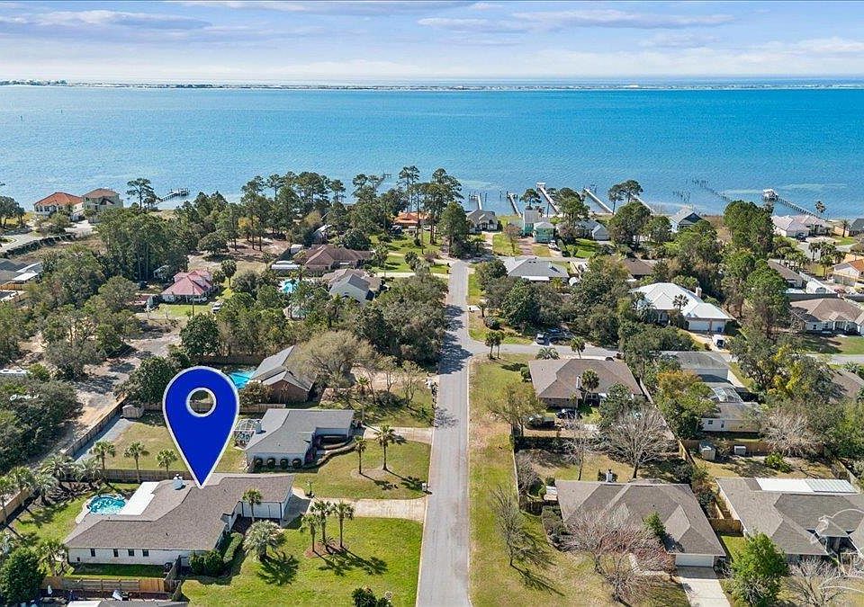 1724 Sea Lark Ln, Navarre, FL 32566 | Zillow