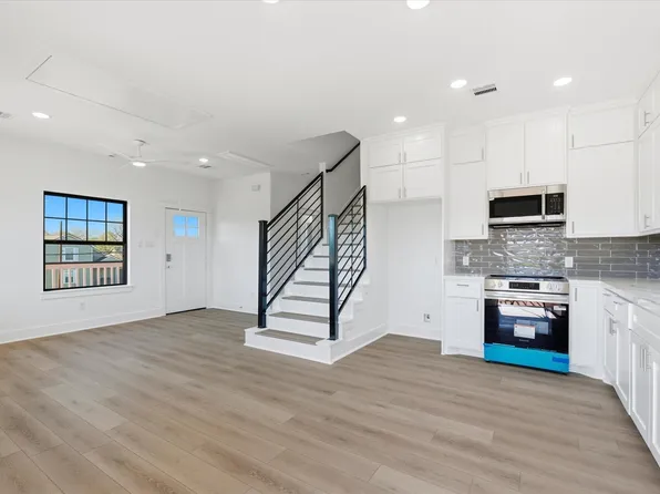 230 S Y St, La Porte, TX 77571