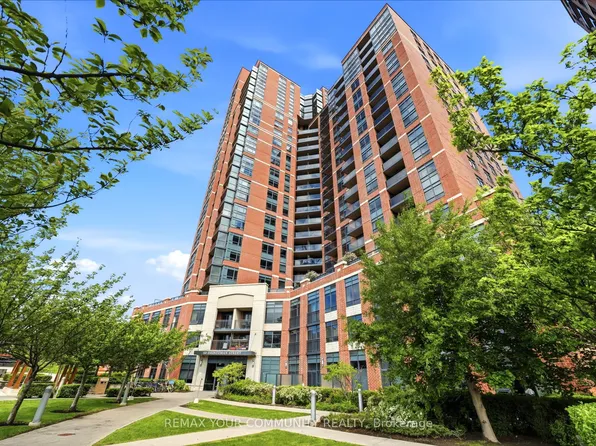 60 Heintzman St #2102, Toronto, ON M6P 5A1