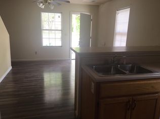206 Strawberry St #B, Portland, TN 37148