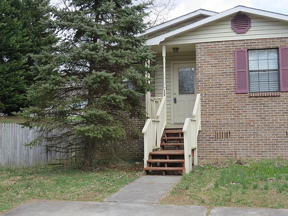 2nd image of 2001 NW Countryhill Ln