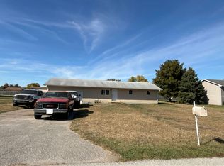 5506 Island Rd, Muscatine, IA 52761
