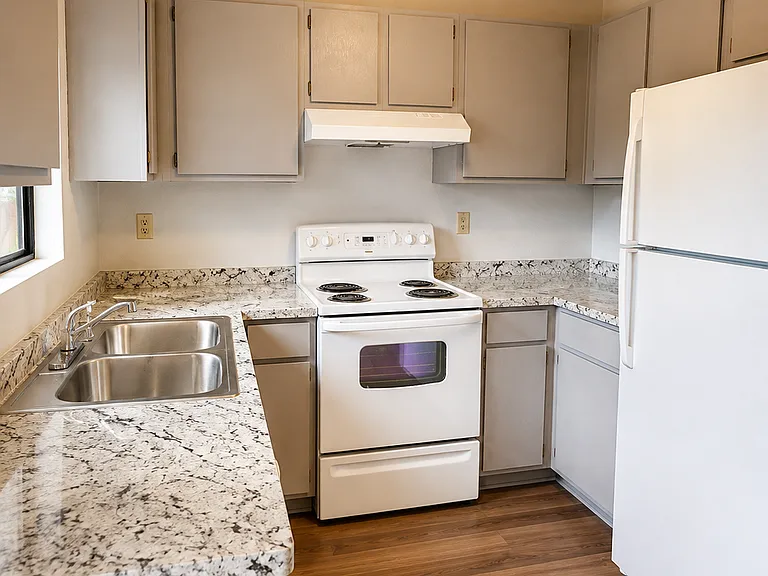 3105 E Lewis Dr — Photo 2