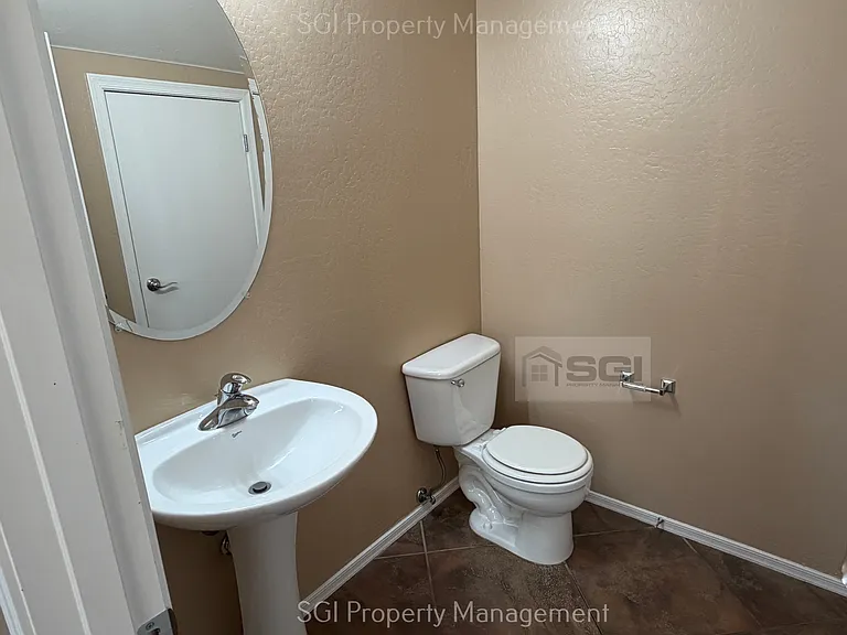 15101 N 173rd Dr — Photo 6