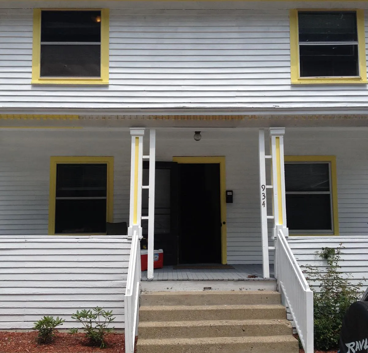 934 Bellevue Pl — Photo 1
