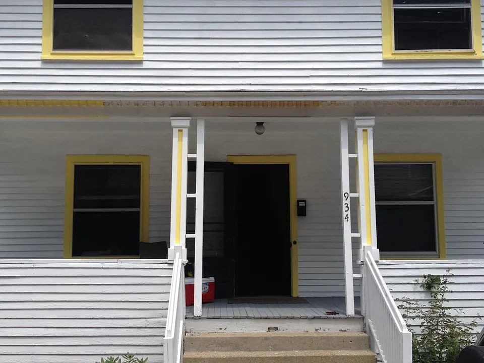 934 Bellevue Pl
