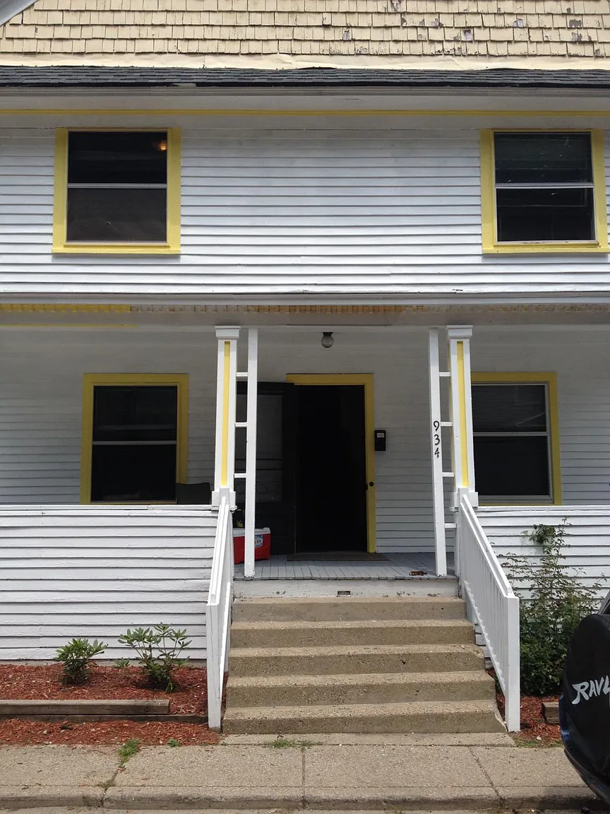 934 Bellevue Pl photo 1