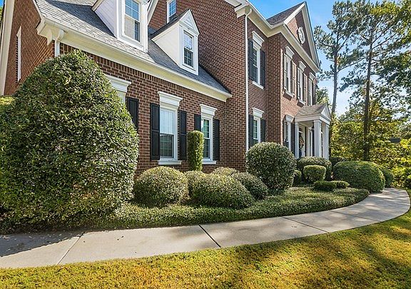 3rd image of 3493 Greenway Dr