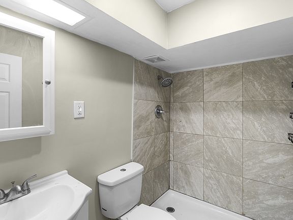 101 Waldorf Parkway - Apartment #3 - Bathroom