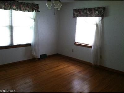 4th image of 41416 Rosewood St
