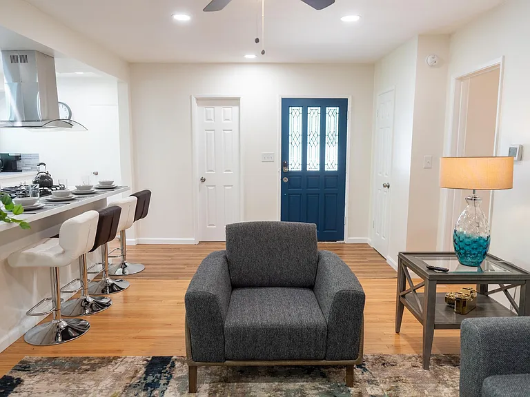 1406 W Roberta Ave — Photo 58