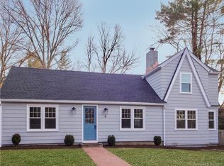 8 Heather Hl, Westport, CT 06880