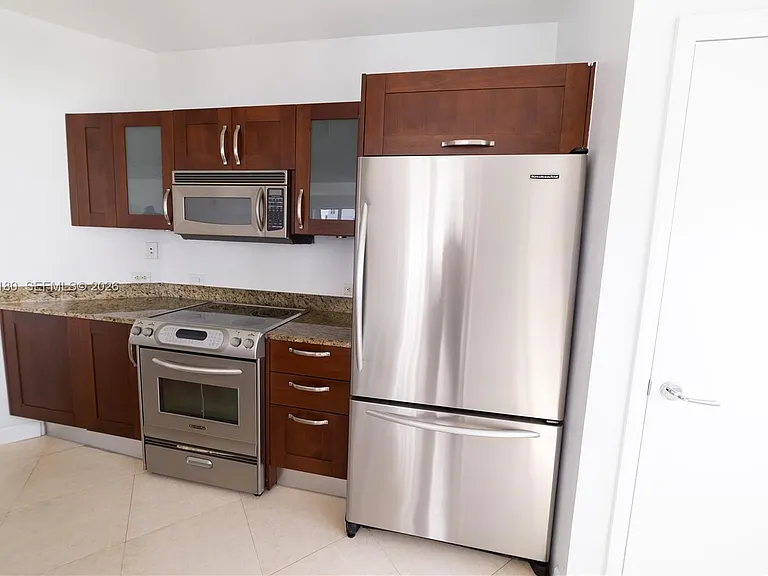 20000 Country Club Dr #1001 — Photo 10
