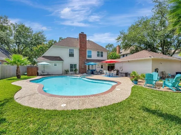 714 Crestwood Dr, Seabrook, TX 77586