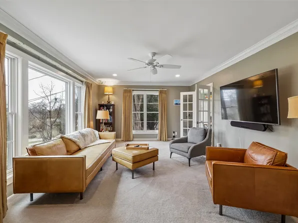 3939 River Oaks Dr, Des Moines, IA 50312