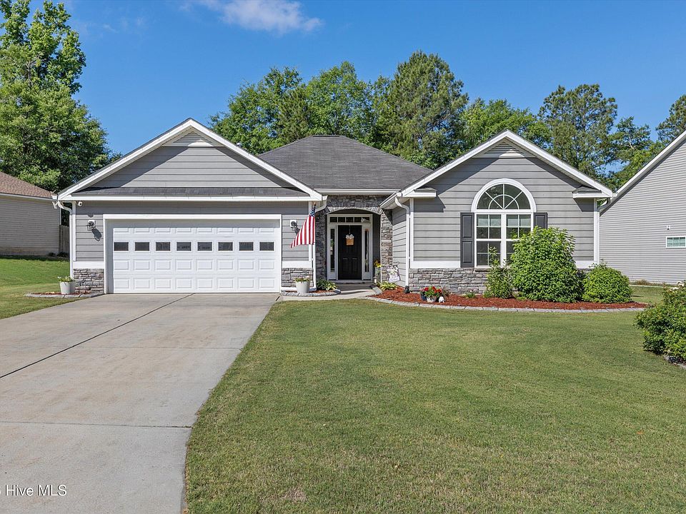 1st image of 724 Oakwood Court