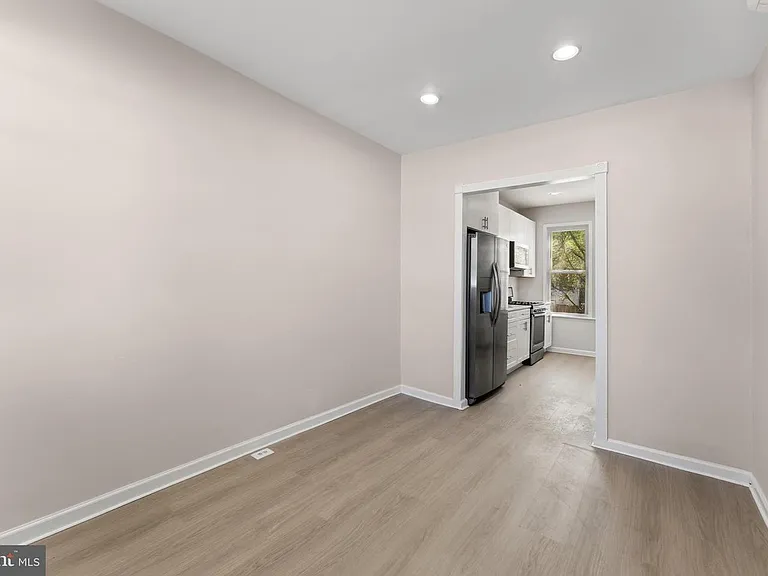 742 Columbia Rd NW — Photo 8