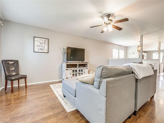 5th image of 309 Blue Sage Dr