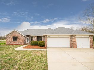 2001 N Foxtrot Ln, Nixa, MO 65714