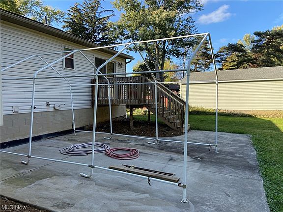 3rd image of 1129 Woods Dr