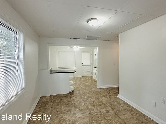 4th image of 2305 W Lowry Ave
