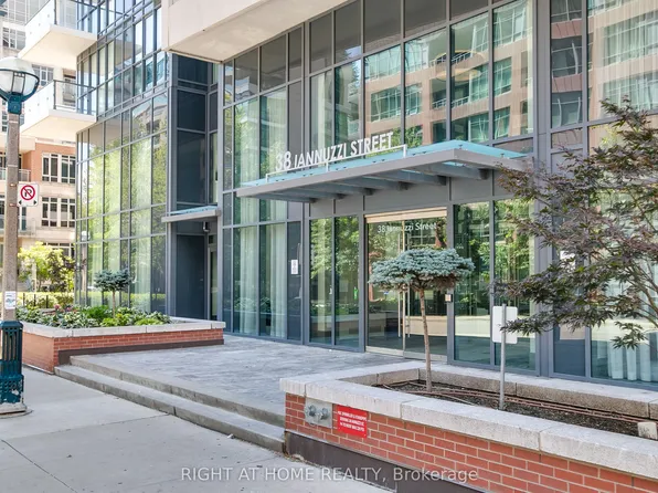38 Iannuzzi St, Toronto, ON