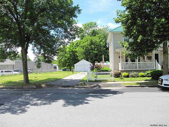 5th image of 26 Fairview St