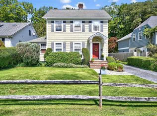 39 Lindbergh St, Locust Valley, NY 11560