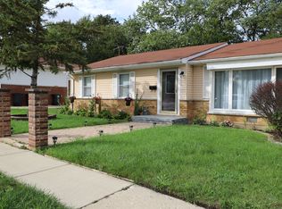 1526 E Palatine Rd, Palatine, IL 60074