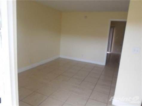 4th image of 95 NE 41st St #202