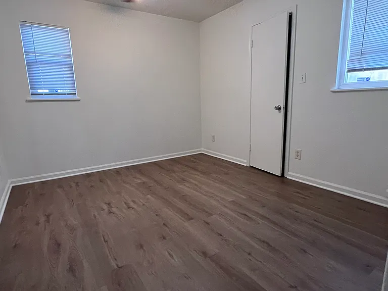 1122 W Oldfield St — Photo 3