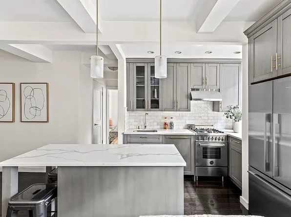 211 E 35th St APT 4D, New York, NY 10016