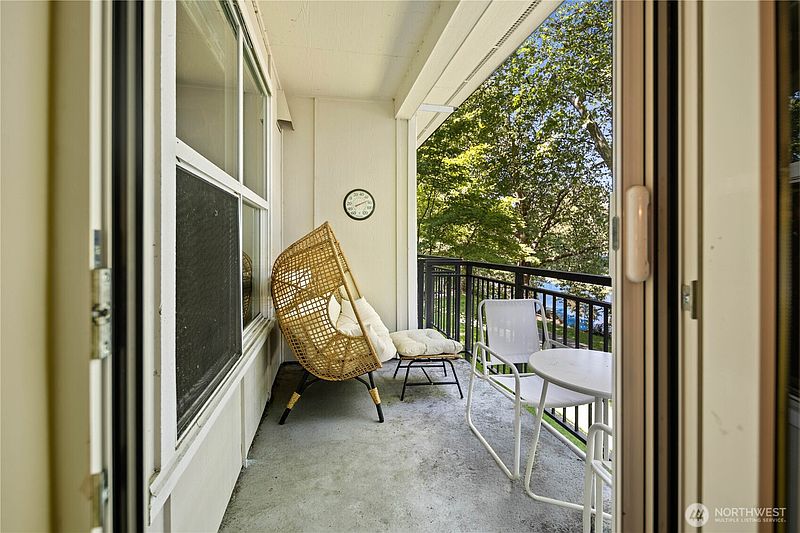 4th image of 55 Williams Avenue S #205