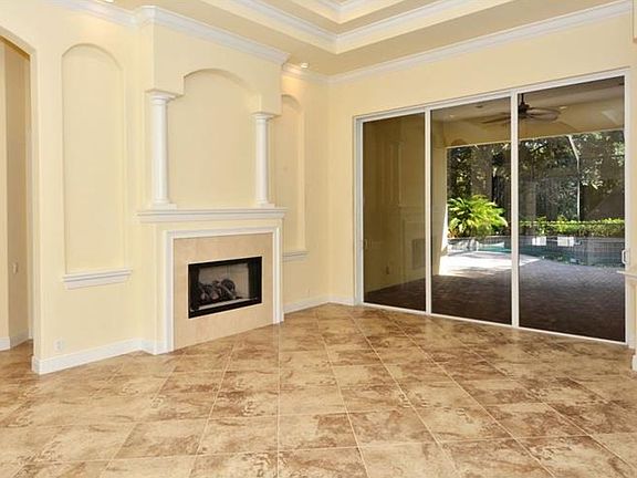 3rd image of 822 Monticello Ct