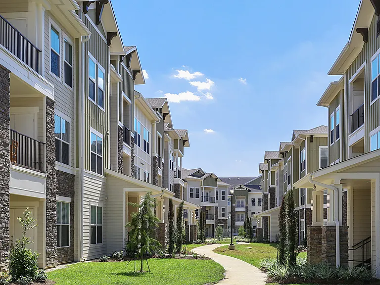 Creekside Crossing Apartments — Photo 28