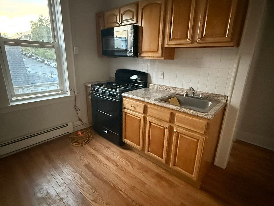 2nd image of 203 Davis Ave APT 9