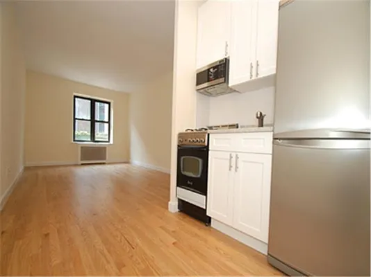 Rented by Buchbinder & Warren | media 7