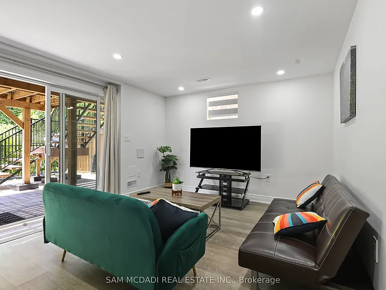 837 Magnolia Ter — Photo 4