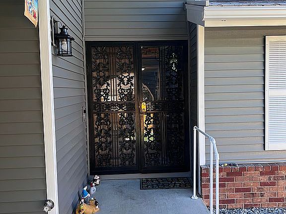 3rd image of 889 Glen Valley Dr