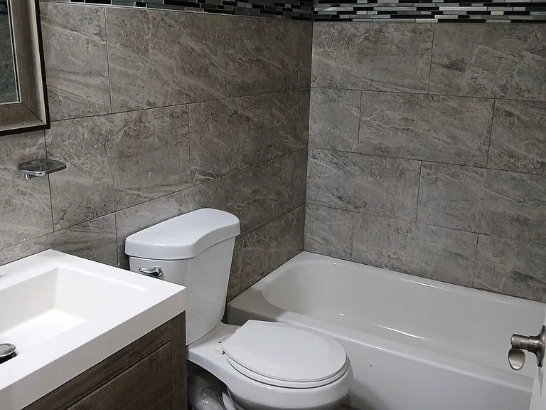 1614 R St SE #4 — Photo 6