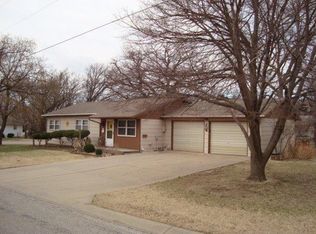 804 E Maple St, Marion, KS 66861