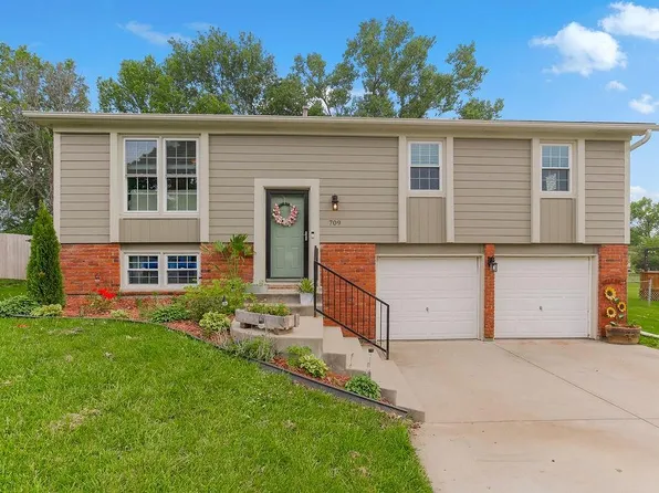 709 S 9th St, Louisburg, KS 66053
