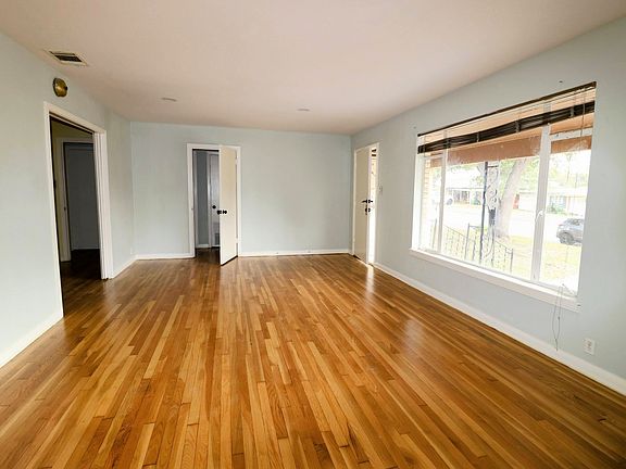 4th image of 115 Coyle Pl