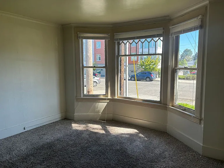 410 E Champion St — Photo 4