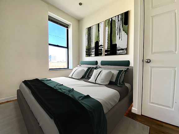 3rd image of 933 Amsterdam Ave #6E